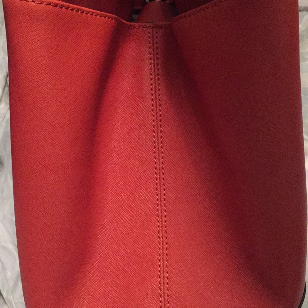 Tote - Picture 2 of 7